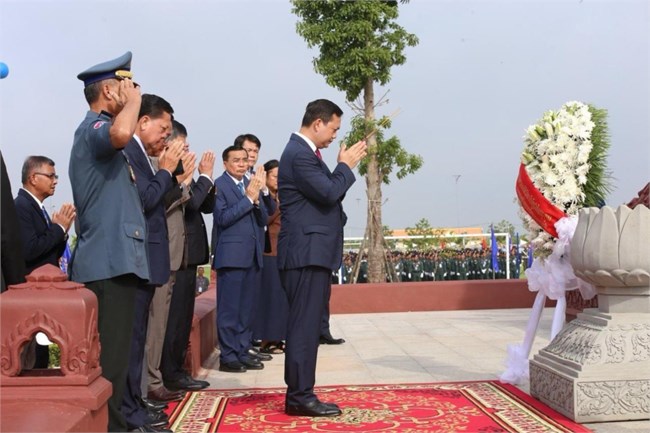 Nhân dân Campuchia luôn ghi nhớ sự hi sinh to lớn của những người lính tình nguyện và chuyên gia Việt Nam (20/06/2024)